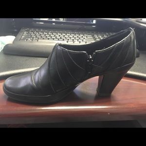 Clarks active air booties